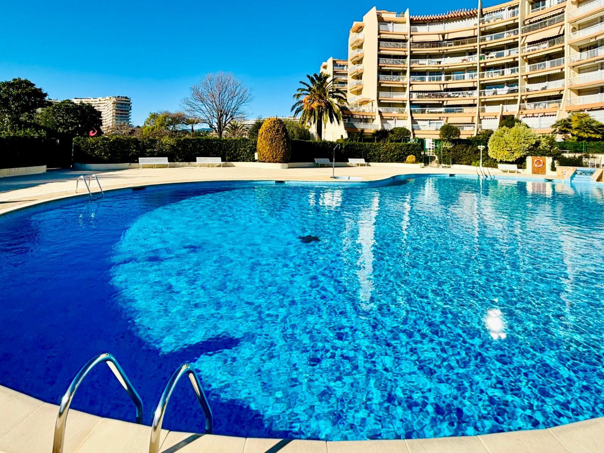 Somptueux 3 Pieces Vue Sur Piscine Vila Mandelieu Exterior foto